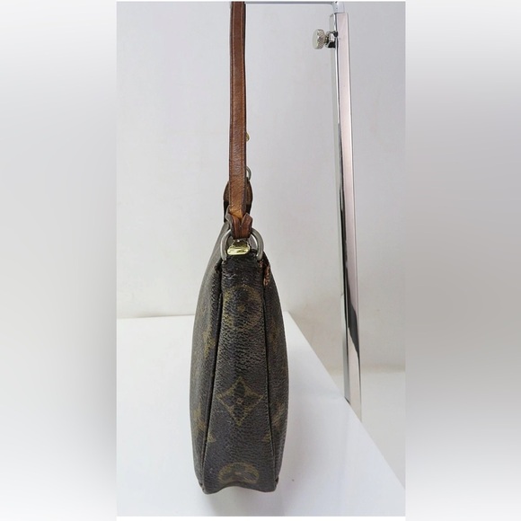 Louis Vuitton Classic Brown Monogram Shoulder Bag - Picture 4 of 11